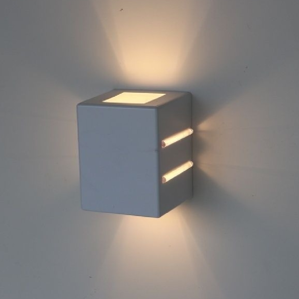 ARANDELA LIGHT 4 ALETAS LADO +2 FACHOS 1XG9 MARRON